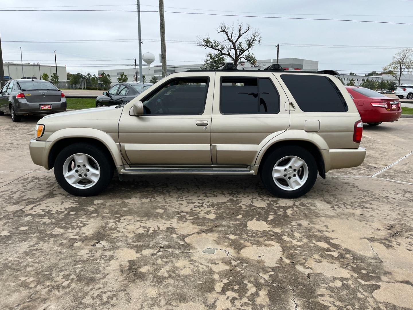 2003 tan /TAN Infiniti QX4 4WD (JNRDR09Y53W) with an 5 engine, 4-Speed Automatic Overdrive transmission, located at 14700 Tomball Parkway 249, Houston, TX, 77086, (281) 444-2200, 29.928619, -95.504074 - Photo#3